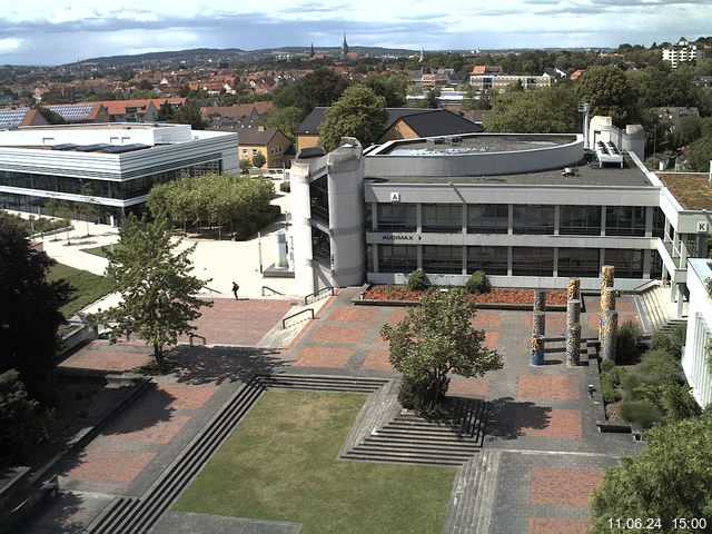 Foto der Webcam: Verwaltungsgebäude, Innenhof mit Audimax, Hörsaal-Gebäude 1