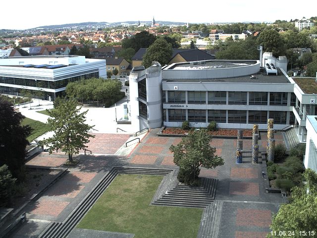 Foto der Webcam: Verwaltungsgebäude, Innenhof mit Audimax, Hörsaal-Gebäude 1