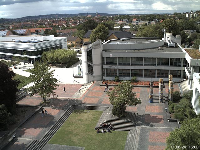 Foto der Webcam: Verwaltungsgebäude, Innenhof mit Audimax, Hörsaal-Gebäude 1