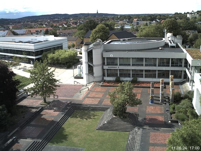 Foto der Webcam: Verwaltungsgebäude, Innenhof mit Audimax, Hörsaal-Gebäude 1