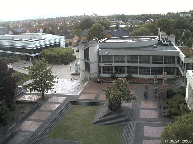 Foto der Webcam: Verwaltungsgebäude, Innenhof mit Audimax, Hörsaal-Gebäude 1