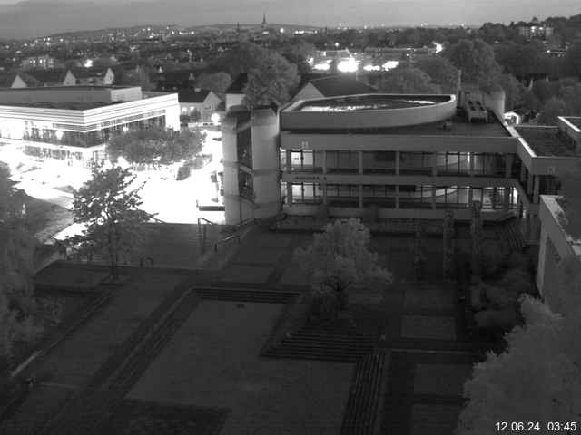 Foto der Webcam: Verwaltungsgebäude, Innenhof mit Audimax, Hörsaal-Gebäude 1