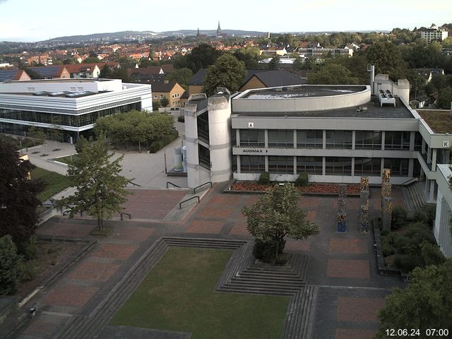 Foto der Webcam: Verwaltungsgebäude, Innenhof mit Audimax, Hörsaal-Gebäude 1