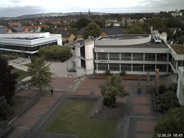 Foto der Webcam: Verwaltungsgebäude, Innenhof mit Audimax, Hörsaal-Gebäude 1