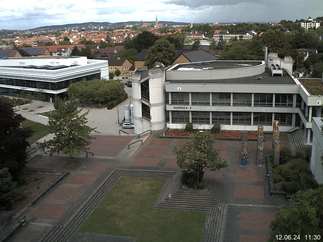 Foto der Webcam: Verwaltungsgebäude, Innenhof mit Audimax, Hörsaal-Gebäude 1