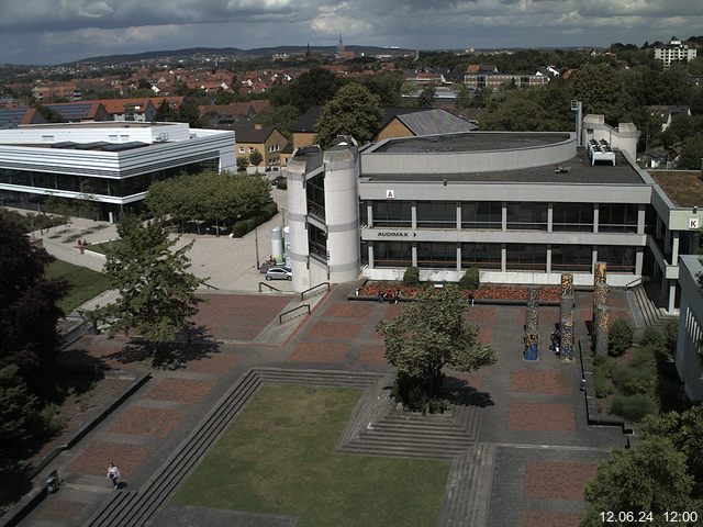 Foto der Webcam: Verwaltungsgebäude, Innenhof mit Audimax, Hörsaal-Gebäude 1