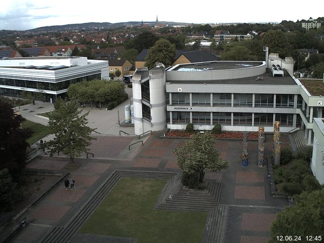 Foto der Webcam: Verwaltungsgebäude, Innenhof mit Audimax, Hörsaal-Gebäude 1