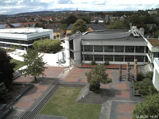 Foto der Webcam: Verwaltungsgebäude, Innenhof mit Audimax, Hörsaal-Gebäude 1