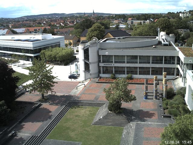 Foto der Webcam: Verwaltungsgebäude, Innenhof mit Audimax, Hörsaal-Gebäude 1