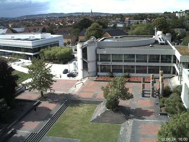 Foto der Webcam: Verwaltungsgebäude, Innenhof mit Audimax, Hörsaal-Gebäude 1