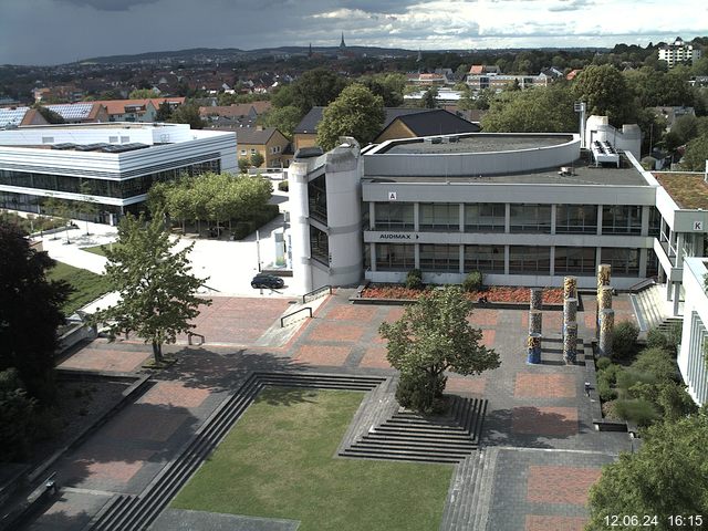 Foto der Webcam: Verwaltungsgebäude, Innenhof mit Audimax, Hörsaal-Gebäude 1