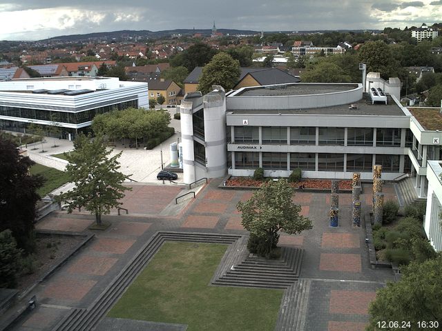 Foto der Webcam: Verwaltungsgebäude, Innenhof mit Audimax, Hörsaal-Gebäude 1