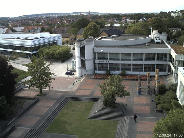 Foto der Webcam: Verwaltungsgebäude, Innenhof mit Audimax, Hörsaal-Gebäude 1