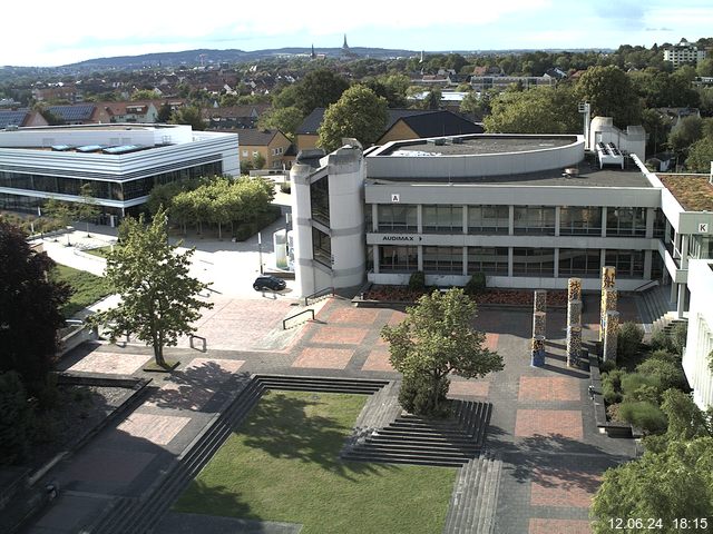 Foto der Webcam: Verwaltungsgebäude, Innenhof mit Audimax, Hörsaal-Gebäude 1