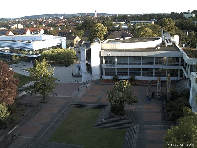 Foto der Webcam: Verwaltungsgebäude, Innenhof mit Audimax, Hörsaal-Gebäude 1