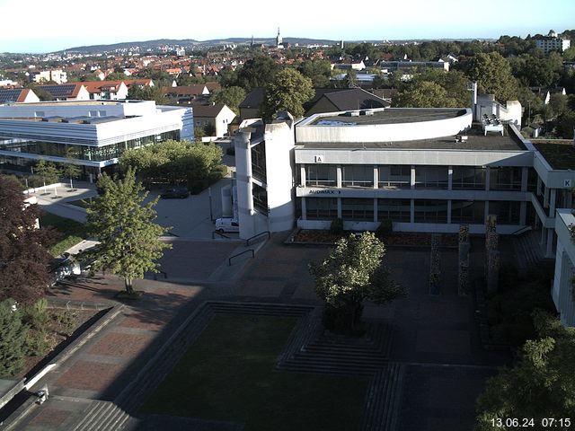 Foto der Webcam: Verwaltungsgebäude, Innenhof mit Audimax, Hörsaal-Gebäude 1