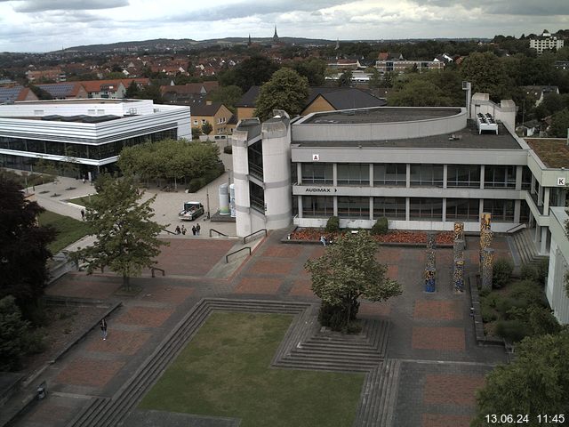 Foto der Webcam: Verwaltungsgebäude, Innenhof mit Audimax, Hörsaal-Gebäude 1