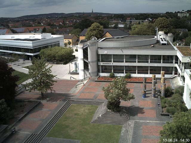 Foto der Webcam: Verwaltungsgebäude, Innenhof mit Audimax, Hörsaal-Gebäude 1