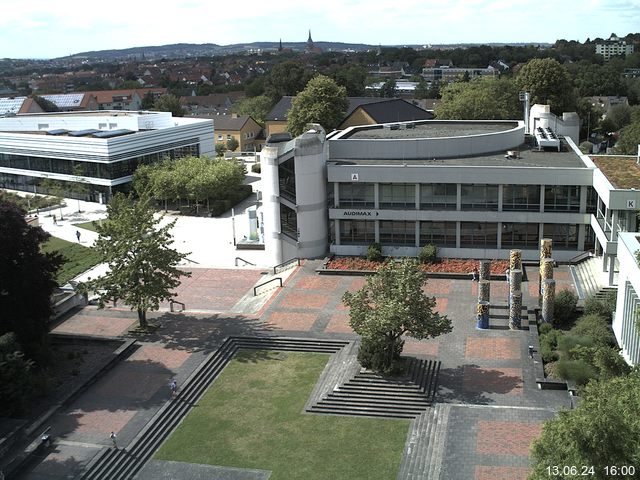 Foto der Webcam: Verwaltungsgebäude, Innenhof mit Audimax, Hörsaal-Gebäude 1