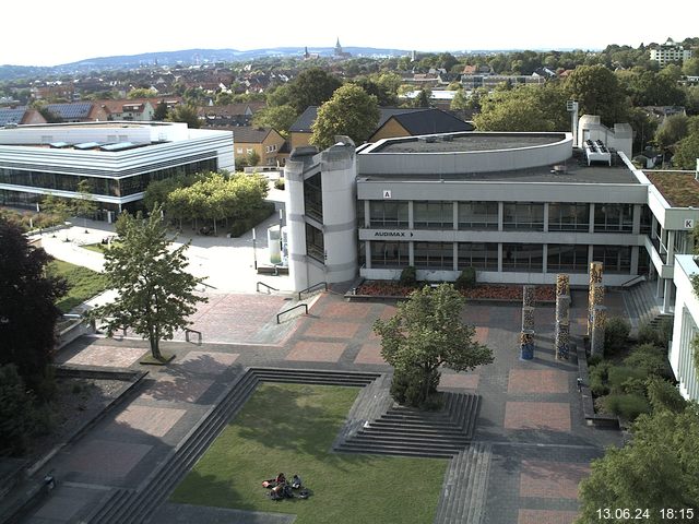 Foto der Webcam: Verwaltungsgebäude, Innenhof mit Audimax, Hörsaal-Gebäude 1