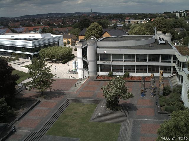 Foto der Webcam: Verwaltungsgebäude, Innenhof mit Audimax, Hörsaal-Gebäude 1