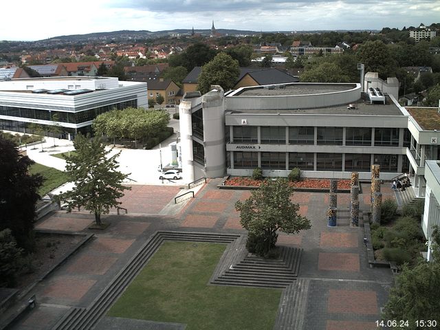 Foto der Webcam: Verwaltungsgebäude, Innenhof mit Audimax, Hörsaal-Gebäude 1