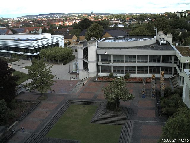 Foto der Webcam: Verwaltungsgebäude, Innenhof mit Audimax, Hörsaal-Gebäude 1