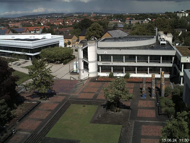 Foto der Webcam: Verwaltungsgebäude, Innenhof mit Audimax, Hörsaal-Gebäude 1