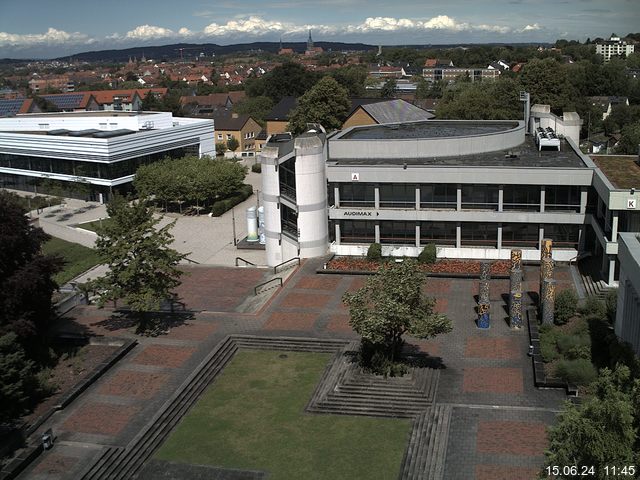 Foto der Webcam: Verwaltungsgebäude, Innenhof mit Audimax, Hörsaal-Gebäude 1