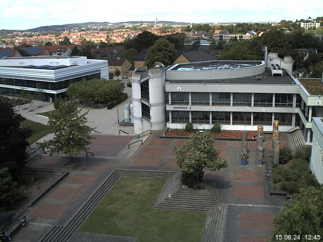 Foto der Webcam: Verwaltungsgebäude, Innenhof mit Audimax, Hörsaal-Gebäude 1