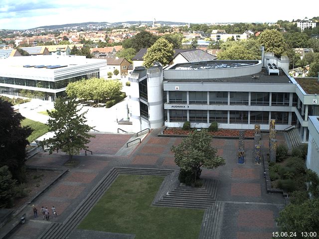 Foto der Webcam: Verwaltungsgebäude, Innenhof mit Audimax, Hörsaal-Gebäude 1