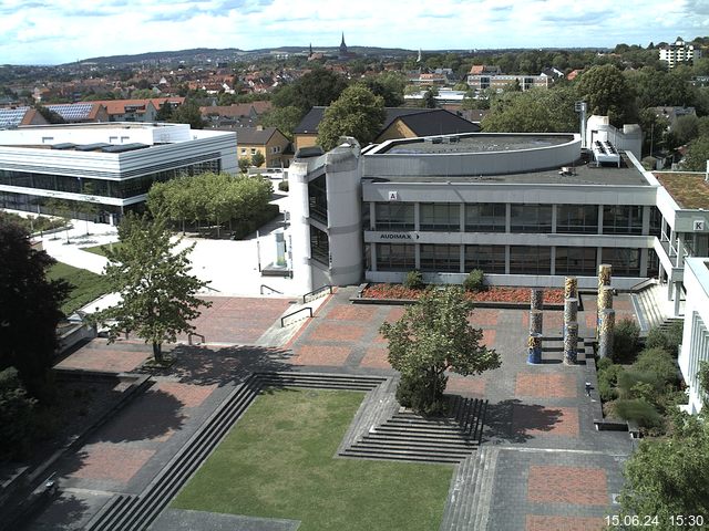 Foto der Webcam: Verwaltungsgebäude, Innenhof mit Audimax, Hörsaal-Gebäude 1