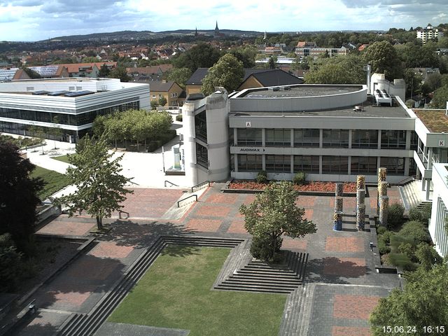 Foto der Webcam: Verwaltungsgebäude, Innenhof mit Audimax, Hörsaal-Gebäude 1