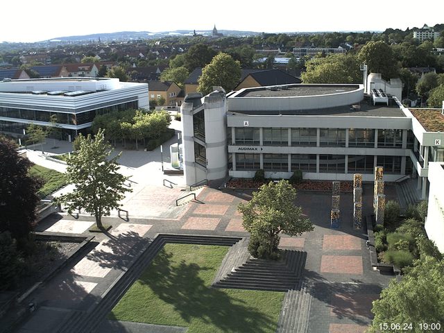 Foto der Webcam: Verwaltungsgebäude, Innenhof mit Audimax, Hörsaal-Gebäude 1