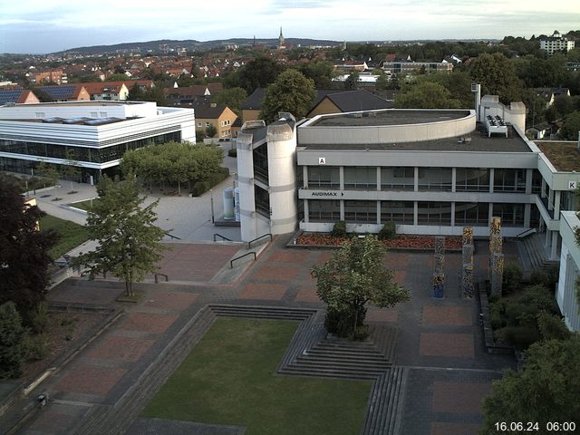 Foto der Webcam: Verwaltungsgebäude, Innenhof mit Audimax, Hörsaal-Gebäude 1