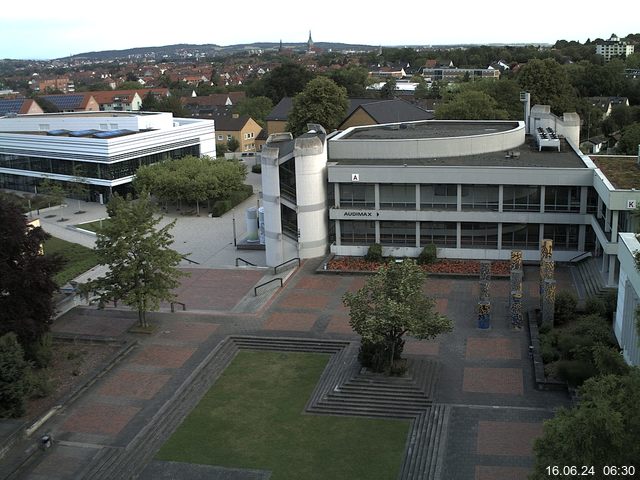 Foto der Webcam: Verwaltungsgebäude, Innenhof mit Audimax, Hörsaal-Gebäude 1