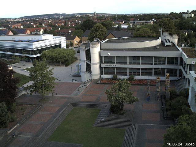 Foto der Webcam: Verwaltungsgebäude, Innenhof mit Audimax, Hörsaal-Gebäude 1