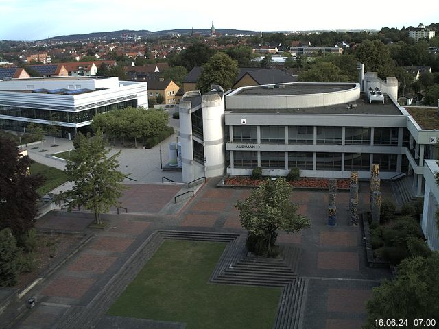 Foto der Webcam: Verwaltungsgebäude, Innenhof mit Audimax, Hörsaal-Gebäude 1