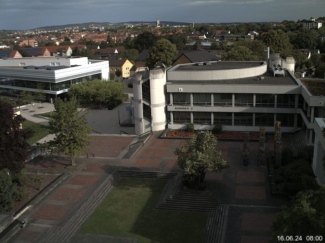 Foto der Webcam: Verwaltungsgebäude, Innenhof mit Audimax, Hörsaal-Gebäude 1