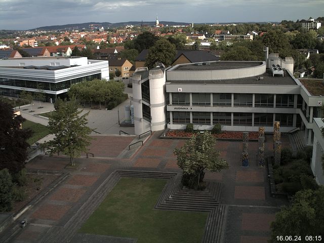 Foto der Webcam: Verwaltungsgebäude, Innenhof mit Audimax, Hörsaal-Gebäude 1