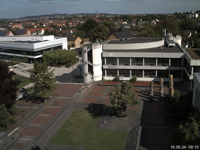 Foto der Webcam: Verwaltungsgebäude, Innenhof mit Audimax, Hörsaal-Gebäude 1