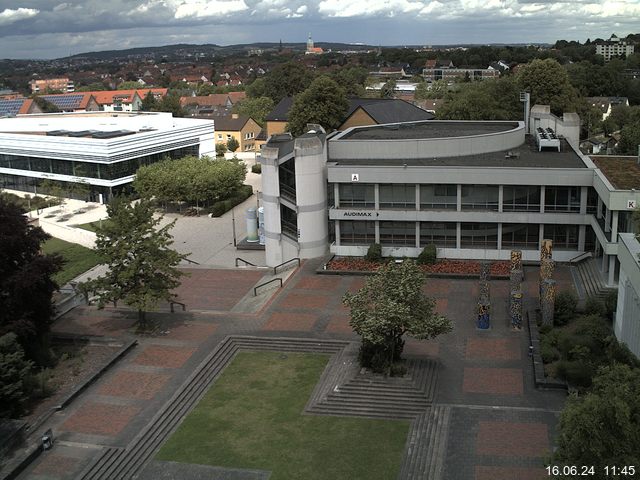 Foto der Webcam: Verwaltungsgebäude, Innenhof mit Audimax, Hörsaal-Gebäude 1