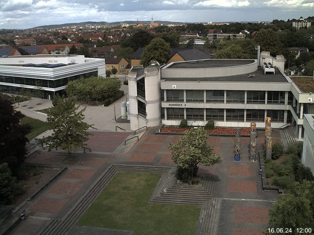 Foto der Webcam: Verwaltungsgebäude, Innenhof mit Audimax, Hörsaal-Gebäude 1