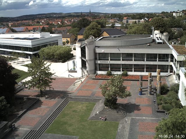 Foto der Webcam: Verwaltungsgebäude, Innenhof mit Audimax, Hörsaal-Gebäude 1