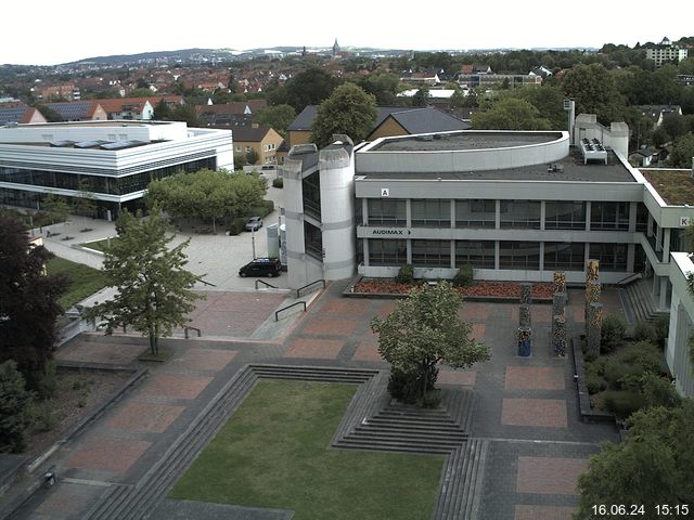 Foto der Webcam: Verwaltungsgebäude, Innenhof mit Audimax, Hörsaal-Gebäude 1