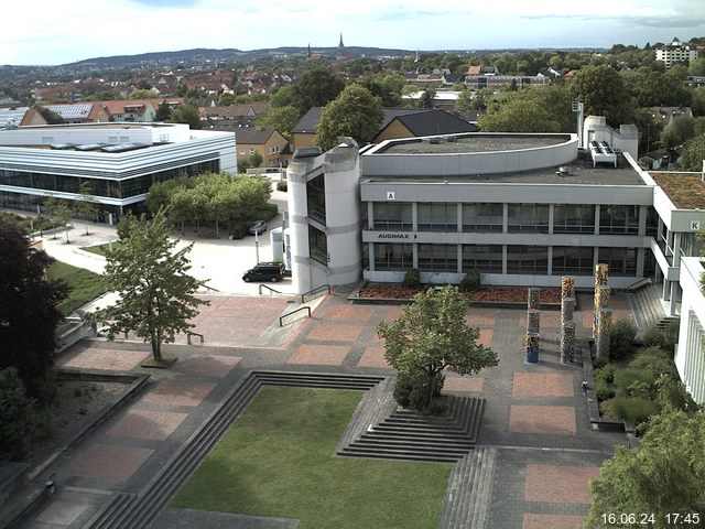 Foto der Webcam: Verwaltungsgebäude, Innenhof mit Audimax, Hörsaal-Gebäude 1