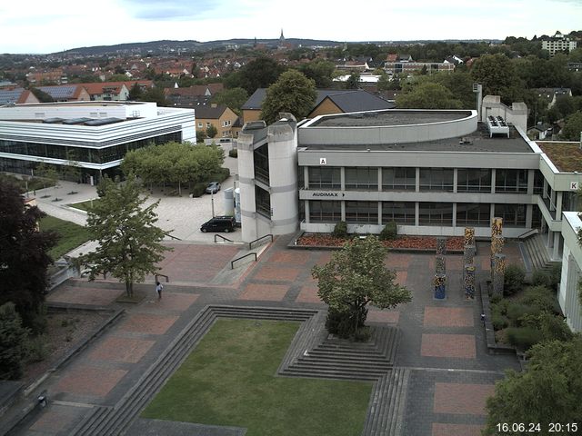 Foto der Webcam: Verwaltungsgebäude, Innenhof mit Audimax, Hörsaal-Gebäude 1