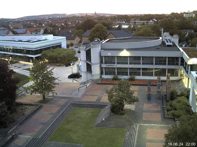 Foto der Webcam: Verwaltungsgebäude, Innenhof mit Audimax, Hörsaal-Gebäude 1