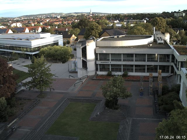 Foto der Webcam: Verwaltungsgebäude, Innenhof mit Audimax, Hörsaal-Gebäude 1