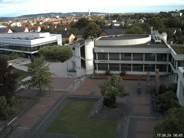 Foto der Webcam: Verwaltungsgebäude, Innenhof mit Audimax, Hörsaal-Gebäude 1